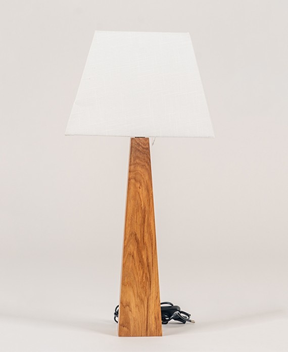 Dębowa lampa w stylu skandynawskim